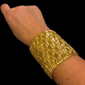 Gold handmade cuff by Lia Nika